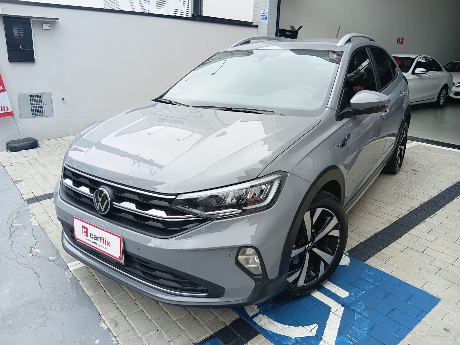 VOLKSWAGEN NIVUS 1.0 200 TSI TOTAL FLEX HIGHLINE AUTOMÁTICO